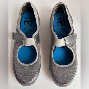 Propét Onalee Women’s Silver Grey Stretch Mary Jane WAA003J Size 9 Wide D